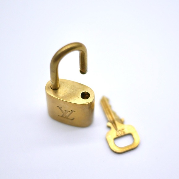 🍓LV Lock and Key #307 - Picture 6 of 6